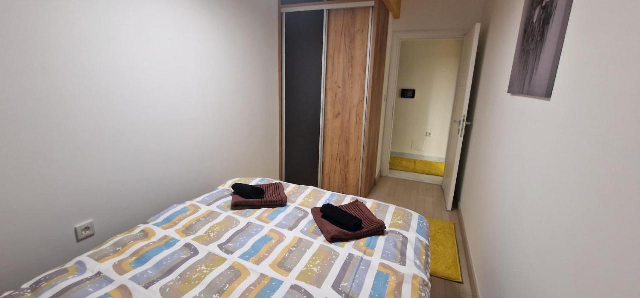 Luxury Yellow & Modern Apartment Skopje Zewnętrze zdjęcie