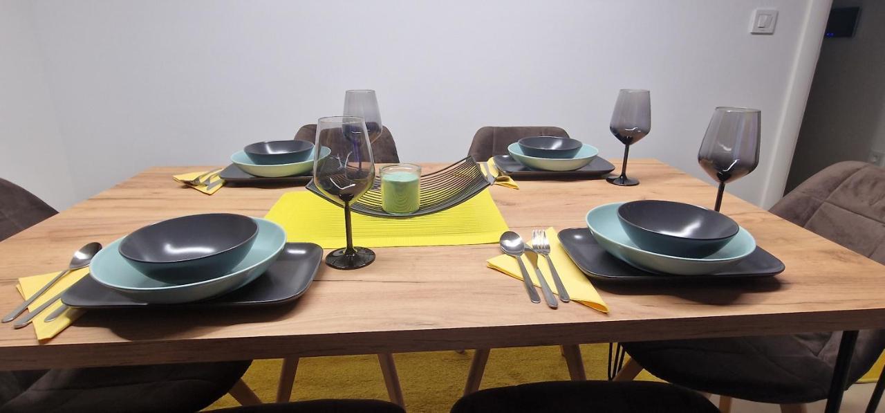 Luxury Yellow & Modern Apartment Skopje Zewnętrze zdjęcie