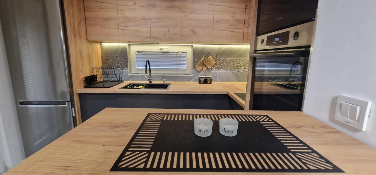 Luxury Yellow & Modern Apartment Skopje Zewnętrze zdjęcie